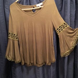 Bell sleeved top (olive geeen)